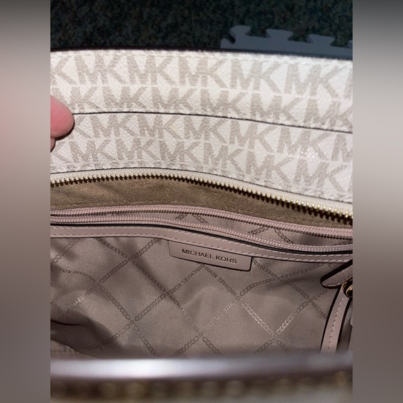 Vanilla & Pink Michael Kors purse - Picture 8 of 10